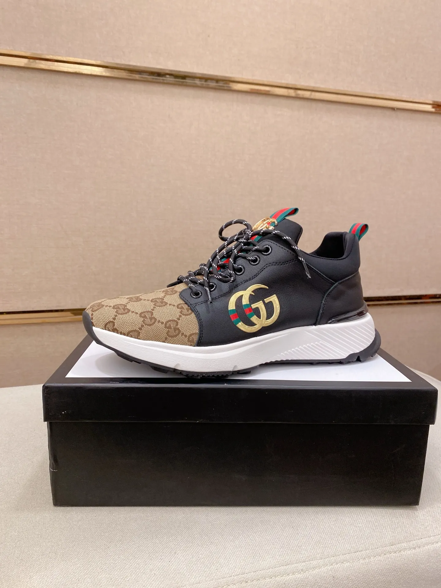 Men's clothing and shoes💰:462💰 (GUCCI) The latest model from the official website🎁🎁Casual and fashionable men's shoes👟, hot style💥The version is simple and elegant, exclusive for trendy men. The unique latest brand elements from the official website👑Original Gucci decoration, fashionable and generous, the fabric is original cowhide ✅Mesh breathable lining, the official website specifies wear-resistant casual outsole, the classic model is taken in kind at the counter🎬38-44 (can be customized for 45 non-refundable)